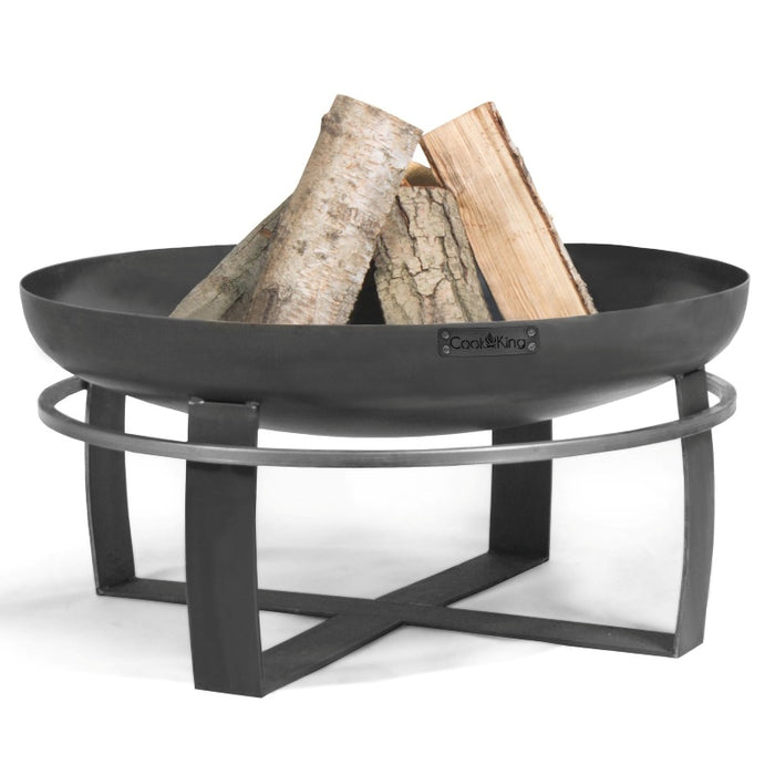 Produktbild på eldfat VIKING från Cook King, fylld med ved, mot vit bakgrund.